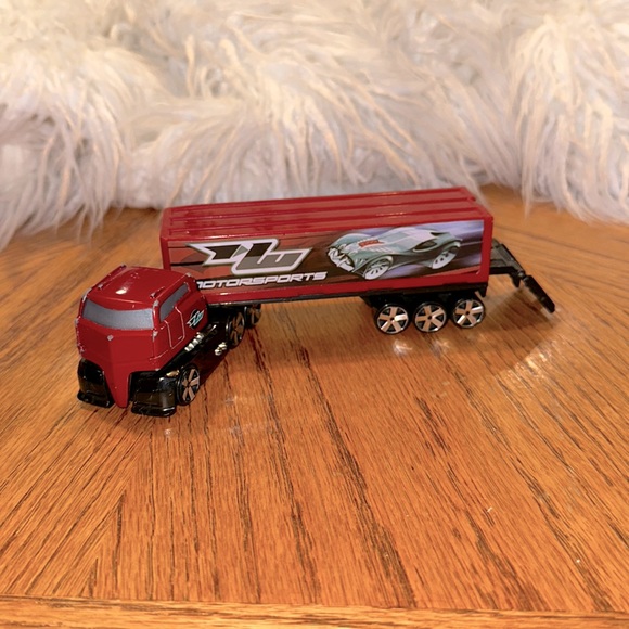 hot wheel Toys 206 Hot Wheels Motorsports Diecast Semi Truck Red